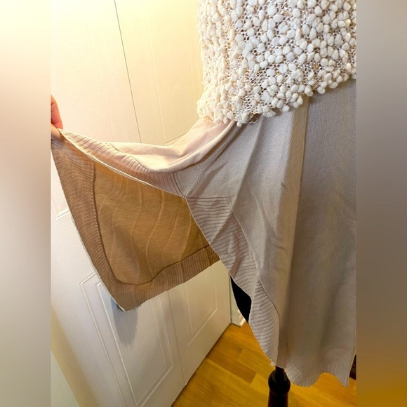 Dolce Cabo cowl neck poncho in off white w/ sparkling collar w/ gold sequins ✨ - Picture 9 of 10